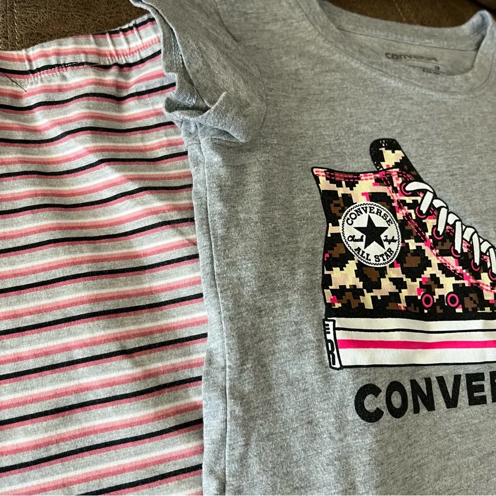 Converse T-Shirt and Leggings